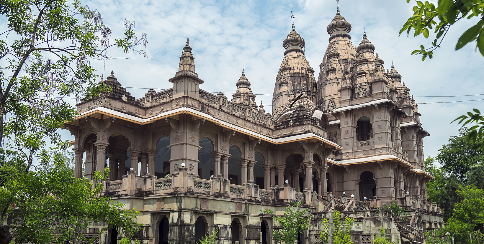 naulakha-mandir-deoghar