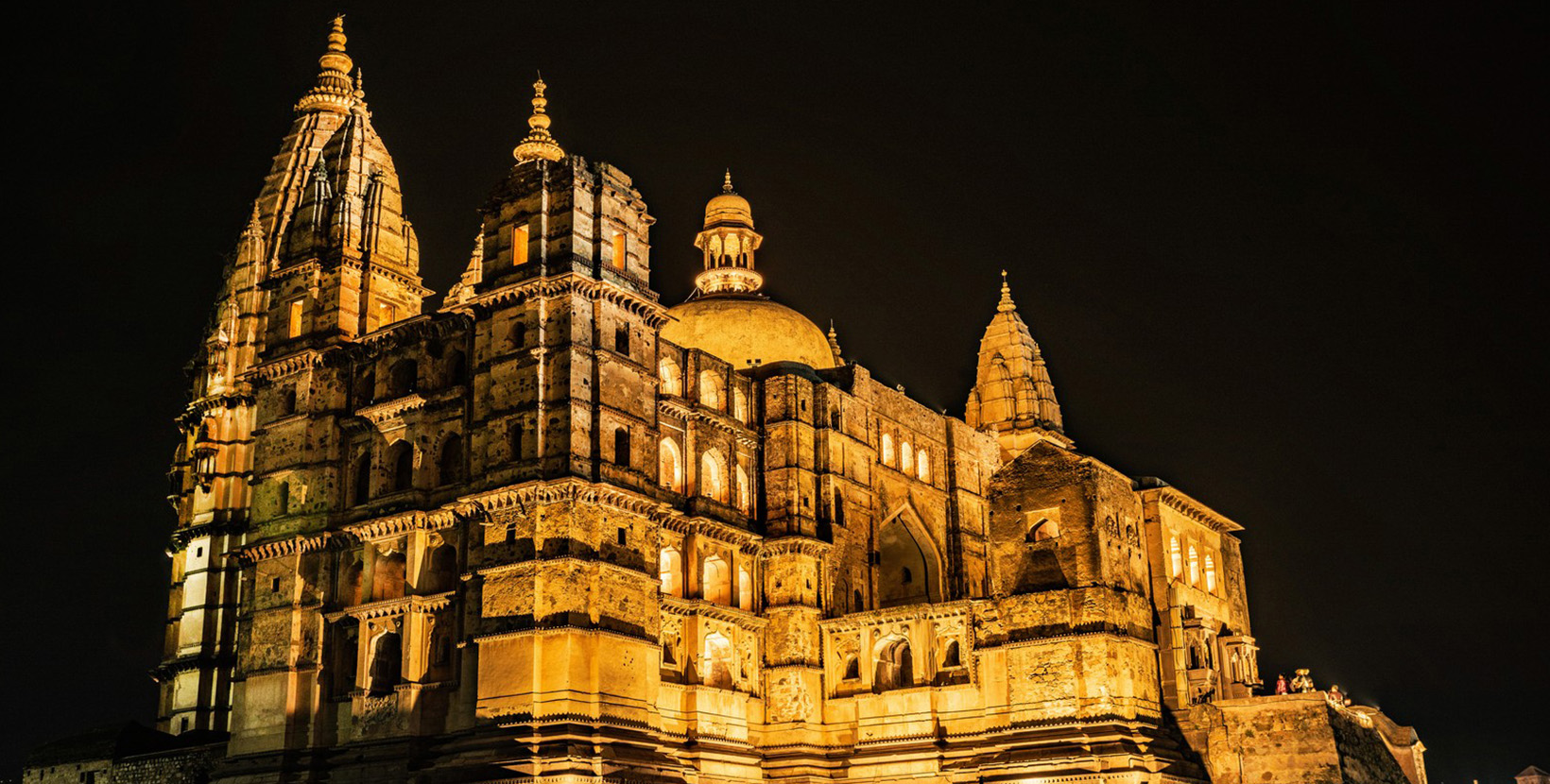 chaturbhuj-temple-2