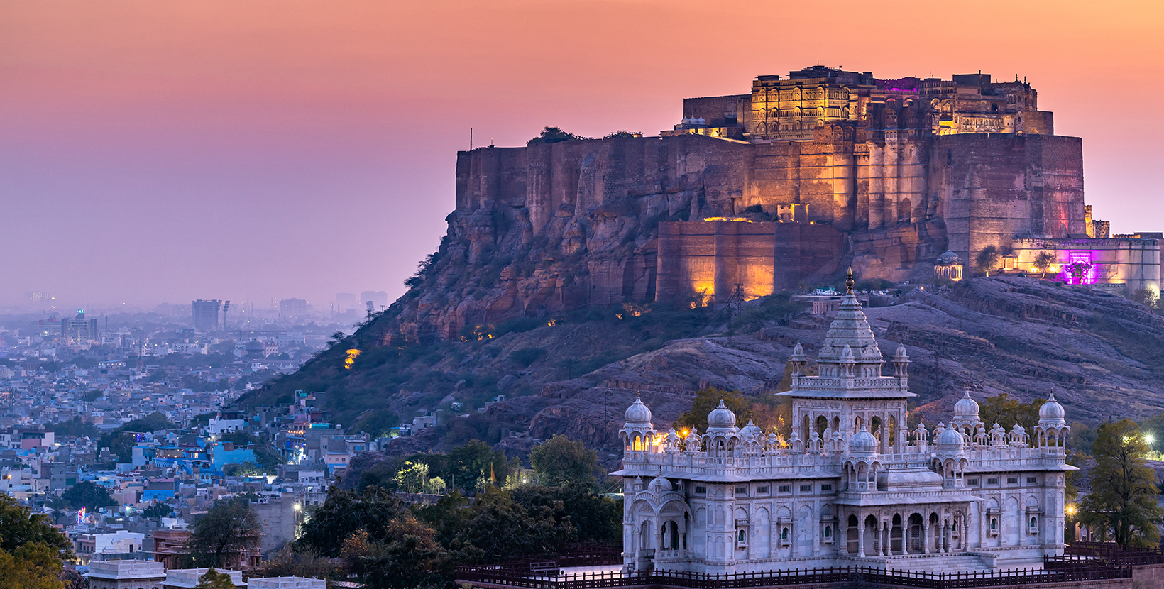 The Jaswant Thada and Mehrangarh Fort in background at sunset, The Jaswant Thada is a cenotaph located in Jodhpur, It was used for the cremation of the royal family Marwar, Jodhpur. Rajasthan, India