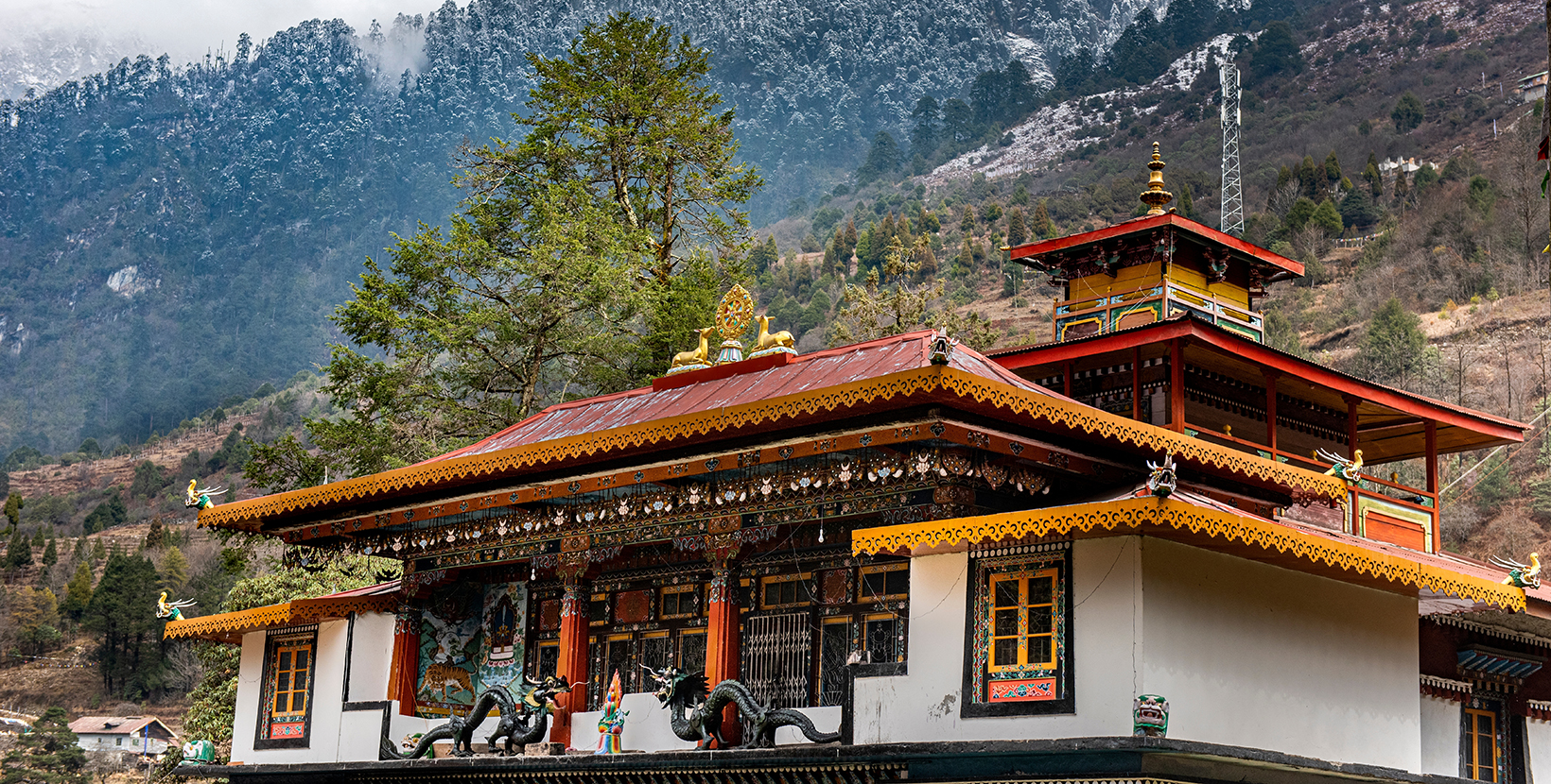 Lachung Monastery is located on the Lachung river bank and offers scenic views of the Lachung. This place holds religious significance for the Buddhist community. 