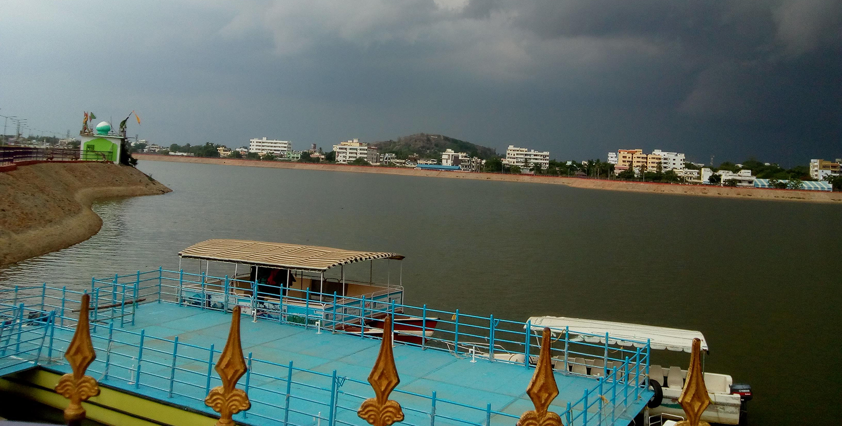 it is lakaram lake in khammam, a nice cool evening the weather changes to cool and it makes the people pleasant